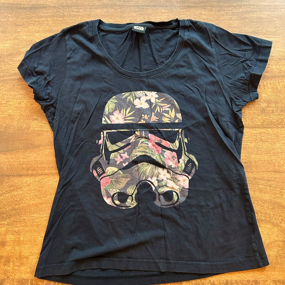 Star Wars floral storm trooper Tshirt women’s size large
